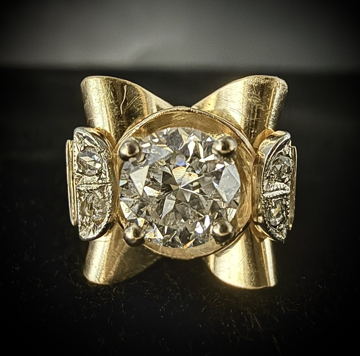 Art Nouveau Yellow Gold Ring Set With A 0.70 Carat Diamond And 4 Diamond Roses-photo-1