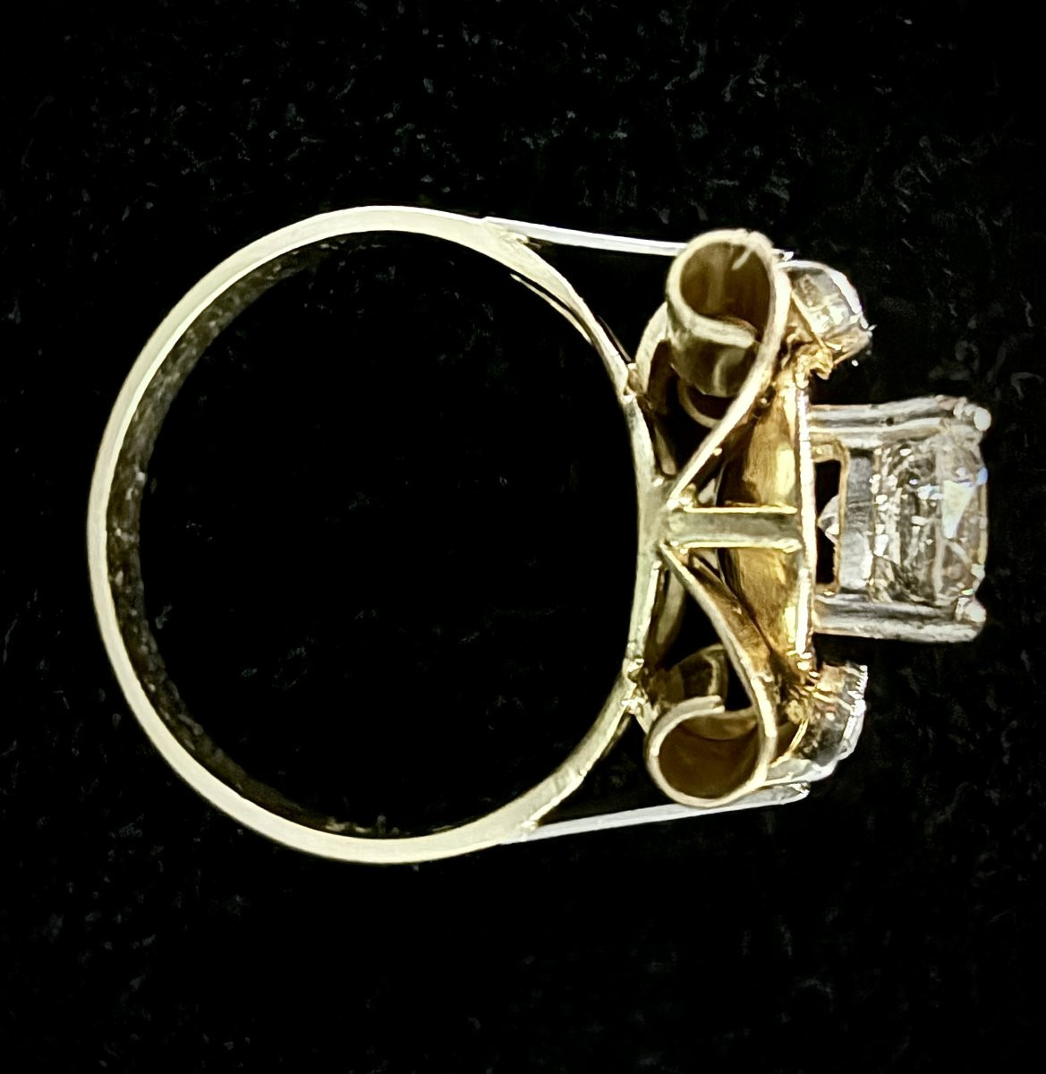 Art Nouveau Yellow Gold Ring Set With A 0.70 Carat Diamond And 4 Diamond Roses-photo-2