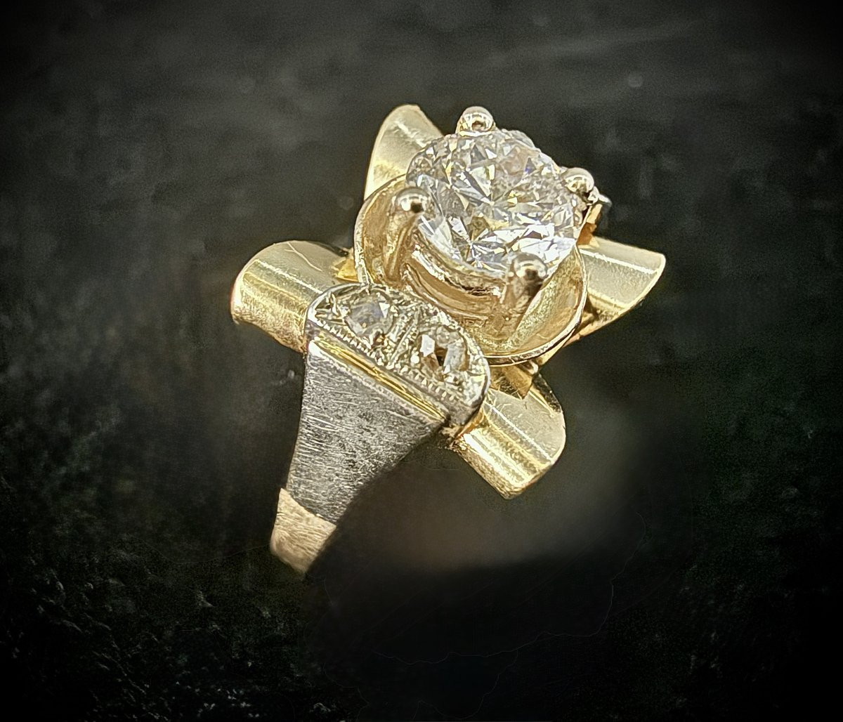 Art Nouveau Yellow Gold Ring Set With A 0.70 Carat Diamond And 4 Diamond Roses-photo-4
