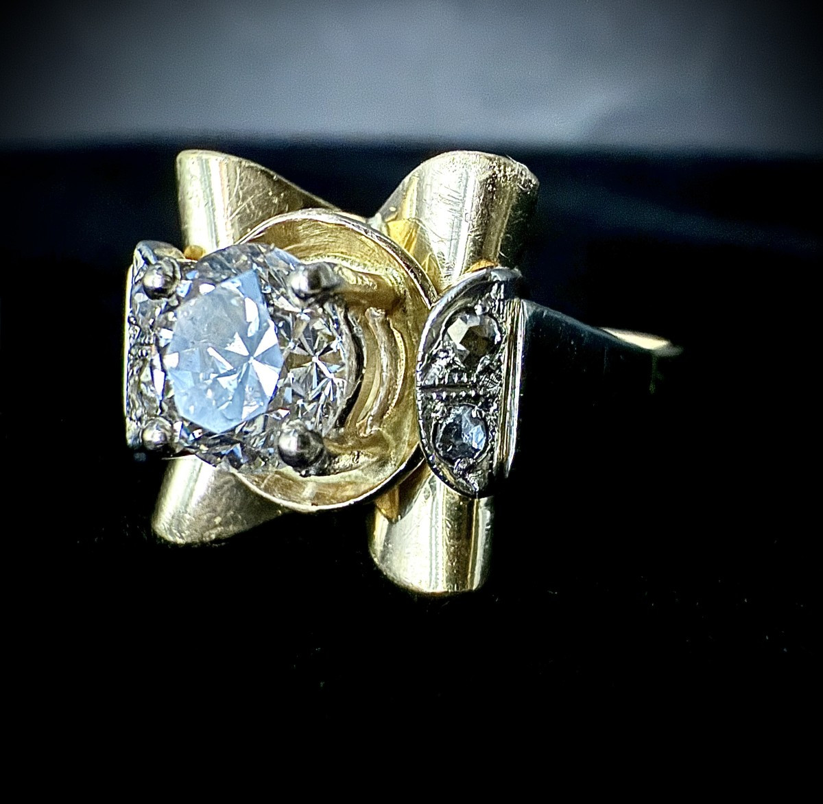Art Nouveau Yellow Gold Ring Set With A 0.70 Carat Diamond And 4 Diamond Roses