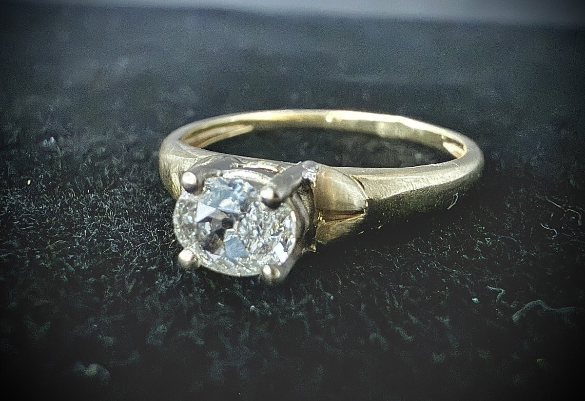 Ring In 18 Carat Yellow Gold Set With A 0.50 Carat Oval-cut Diamond-photo-3