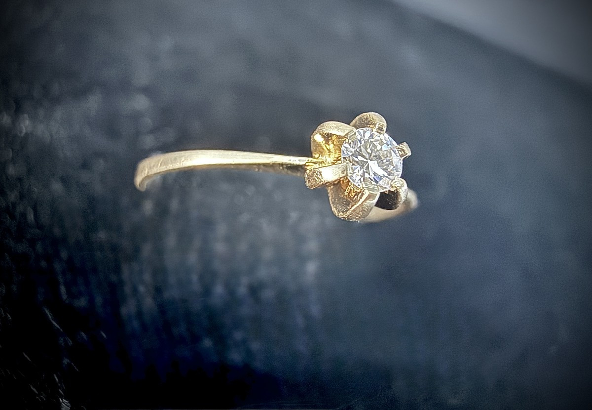 Ring In 18-carat Yellow Gold Set With A 0.08-carat Brilliant (vs-e/f)