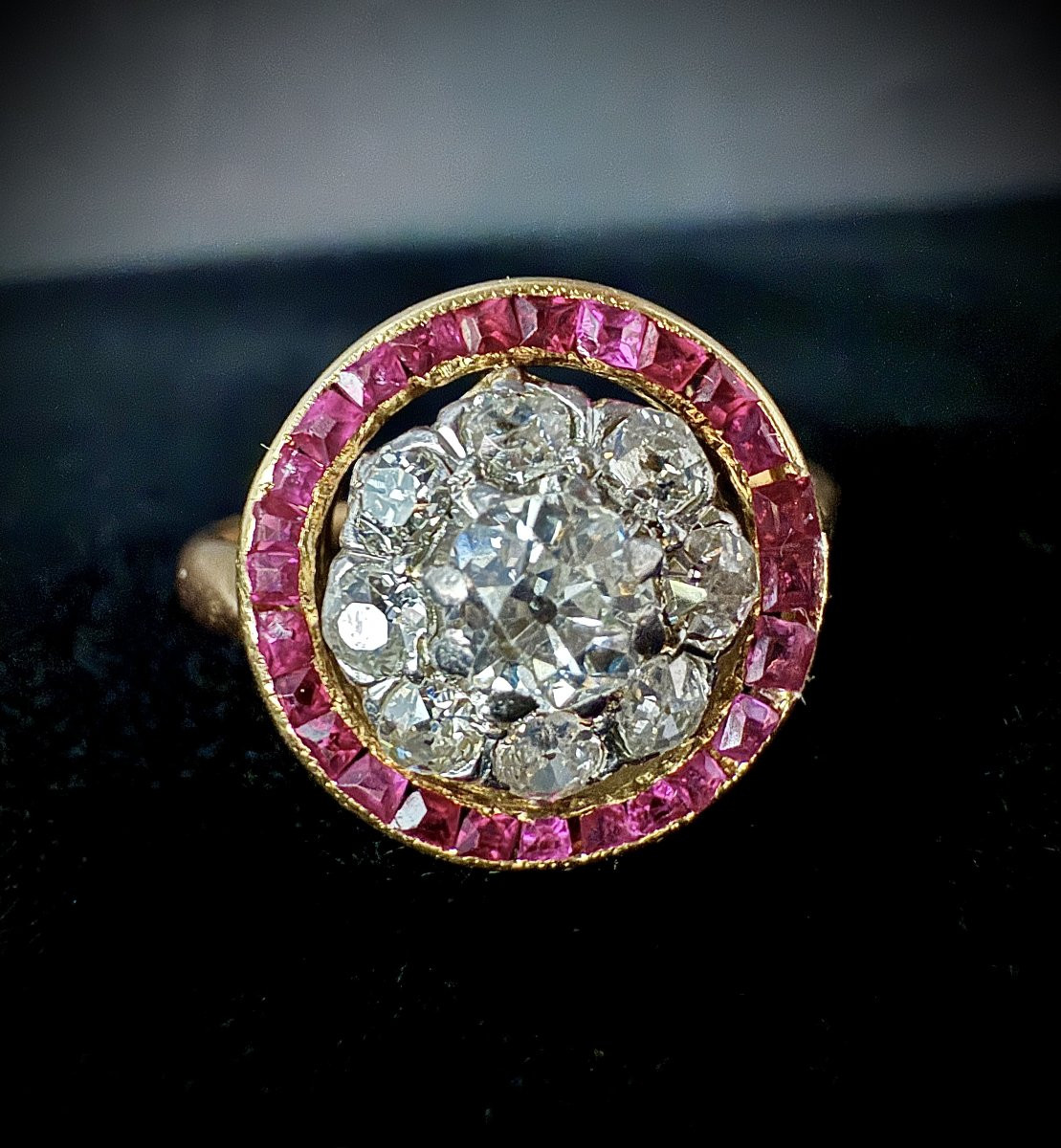 Antique Ring In 18k Yellow/pink Gold, Old-cut Diamonds And Calibrated Rubies - Approx 1 Carat-photo-1