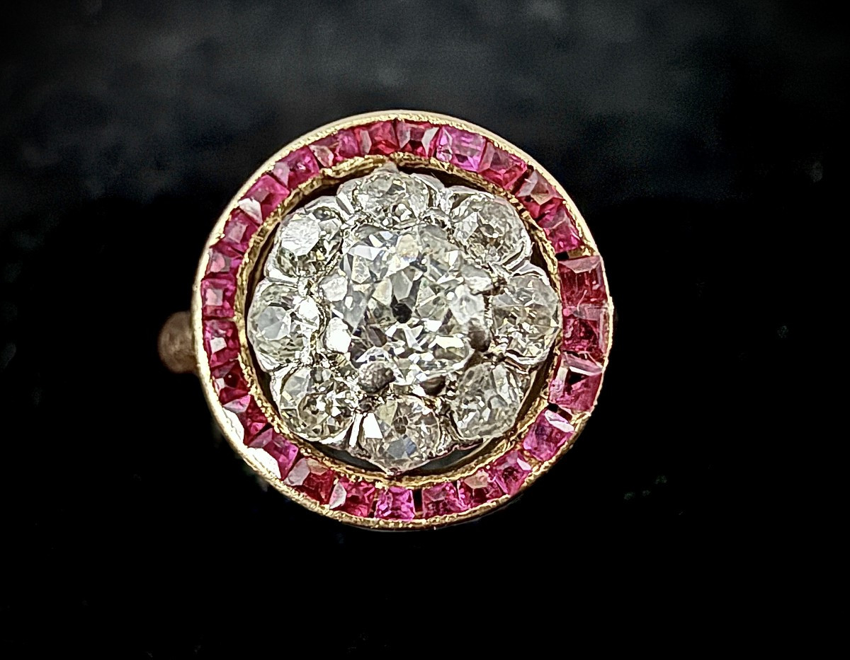 Antique Ring In 18k Yellow/pink Gold, Old-cut Diamonds And Calibrated Rubies - Approx 1 Carat