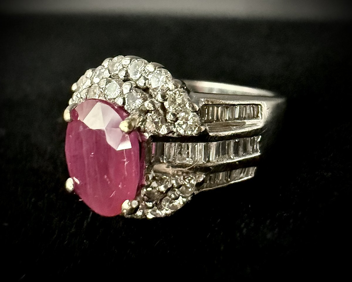 Bague or 18K - rubis env 2 ct + double entourages diamants et diamants baguettes sur l'anneau-photo-4