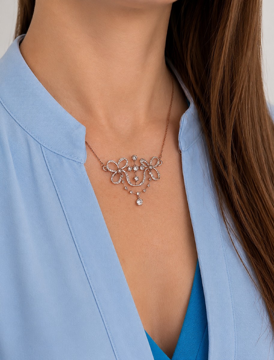 Platinum Pendant And Chain, Fine Period, Ribbon Bows And Garlands, 1.40ct Diamonds-photo-2