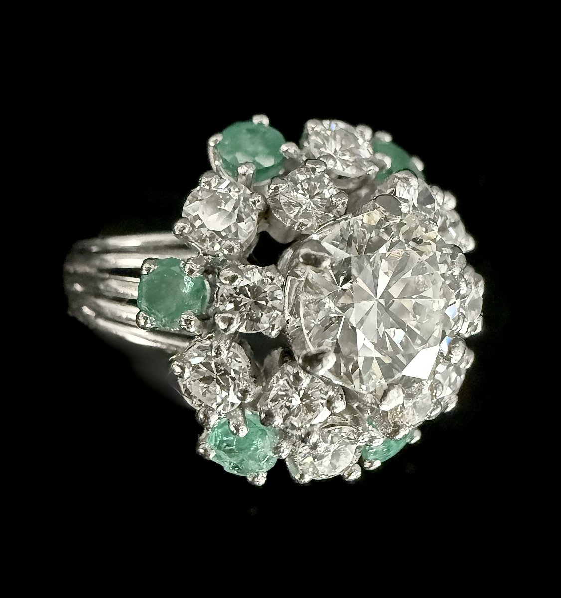 Cocktail Daisy Ring - Central Old Diamond 1.30ct - Voluminous Setting 18k White Gold-photo-2