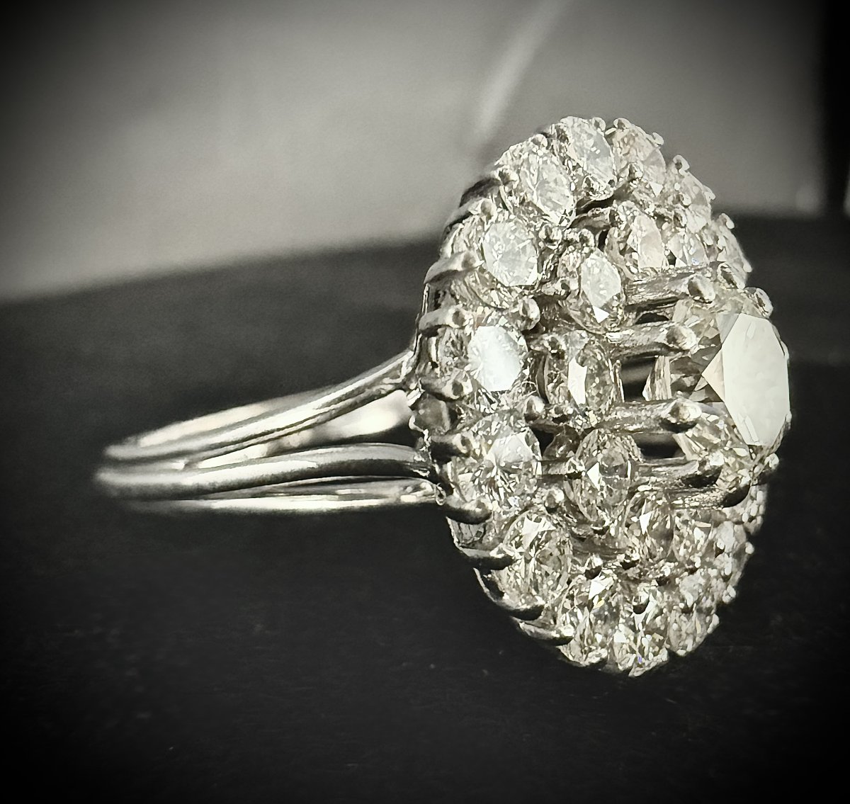 Importante bague marguerite - diamant centre 1,30ct (VS) - 3,02 ct brillants - monture platine-photo-2