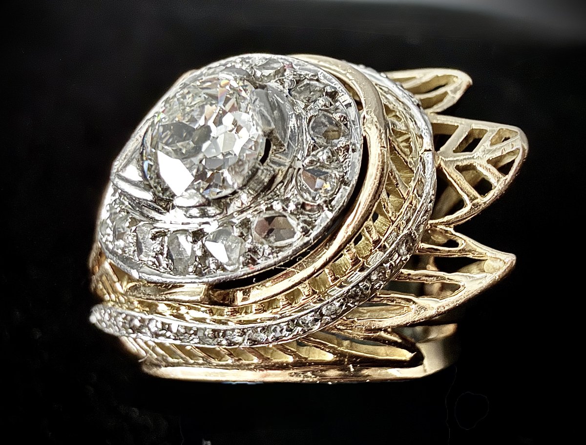 Stunning Vintage Ring Inspired By The 1950s, Crafted In 18k Yellow Gold And Platinum, Featuring A 0.70-carat Diamond And Roses-photo-2