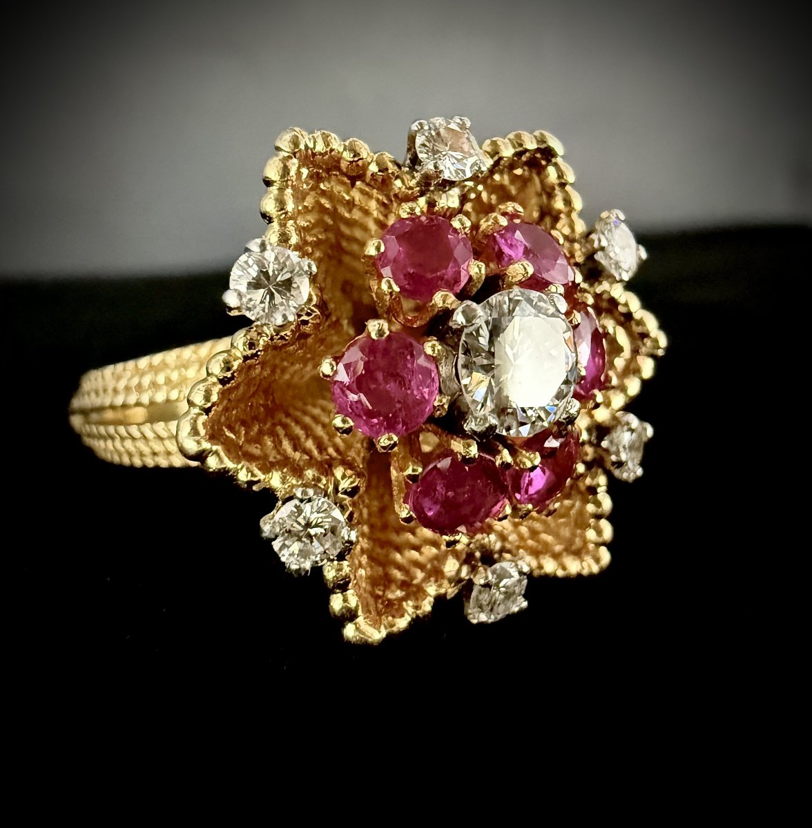Bague fleur en or jaune 18k, diamant 0,32 ct et rubis naturels et diamants-photo-4