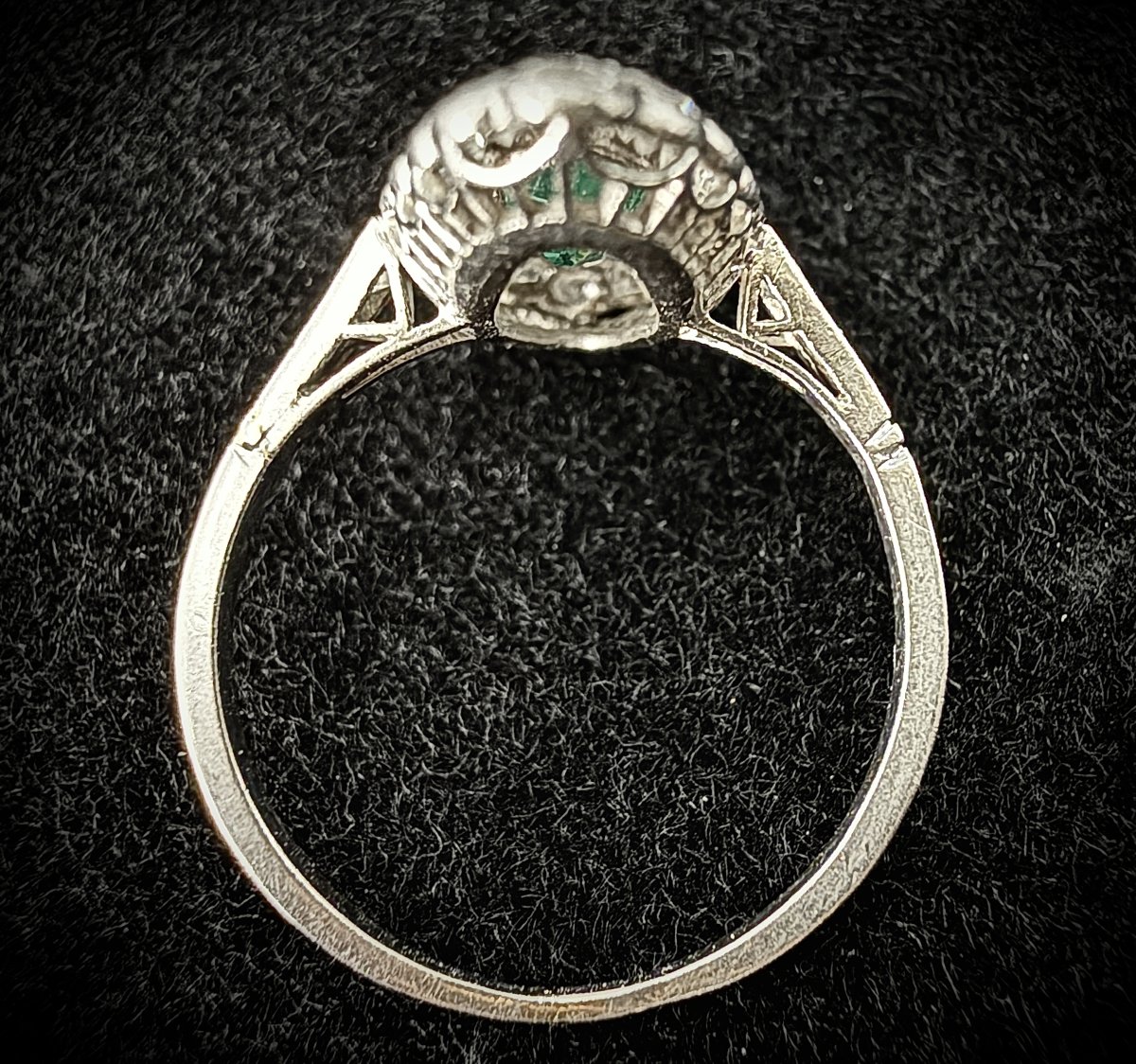 Bague Belle Epoque en platine, émeraude 1 carat et pavage diamants anciens 1,30 carats-photo-3