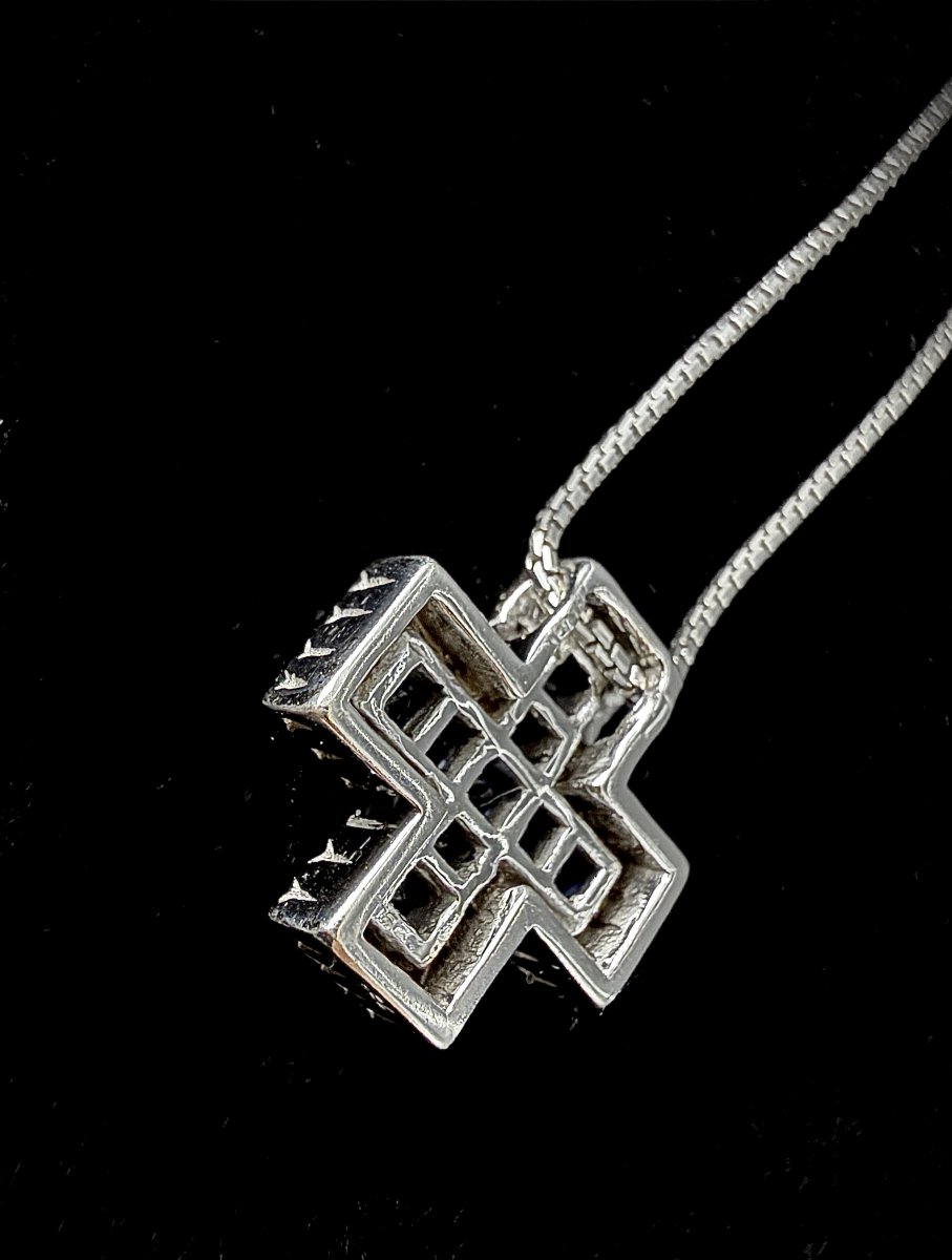 18-karat White Gold Cross Pendant With Calibrated Sapphires And Diamonds-photo-3