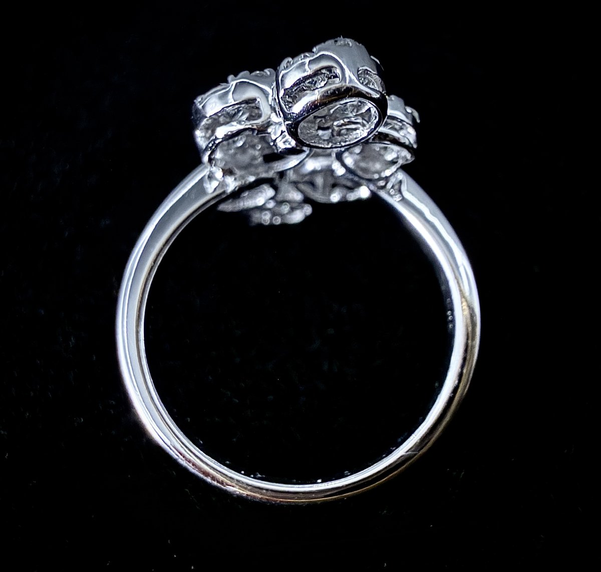 Bague pavée de 54 diamants en taille brillant, env. 1,55 carats et or blanc 18 carats-photo-4