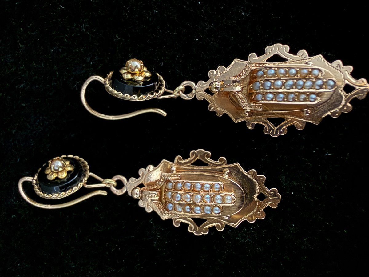Paire de pendants d’oreilles, Napoléon III, or rose et jaune 18 carats, onyx et perles fines-photo-3