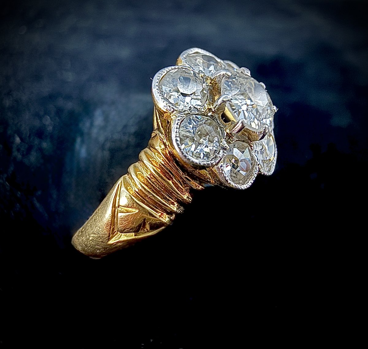 Bague Art Nouveau, type marguerite, en or jaune 18 carats, 1,70 ct de diamants taille ancienne-photo-2