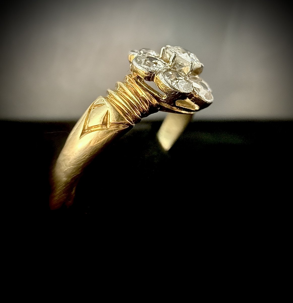 Bague Art Nouveau, type marguerite, en or jaune 18 carats, 1,70 ct de diamants taille ancienne-photo-3