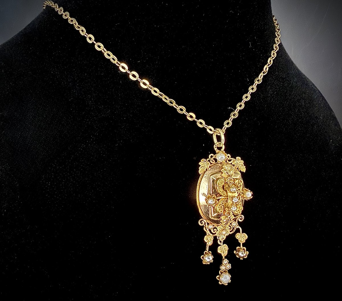 Pendentif Napoléon III, or rose/jaune 18 carats, feuillages et motifs floraux et perles fines-photo-3