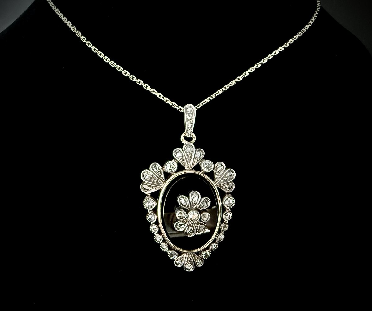 Pendentif XIX siècle, en platine et en argent orné d'onyx, diamants taille rose et ancienne-photo-2