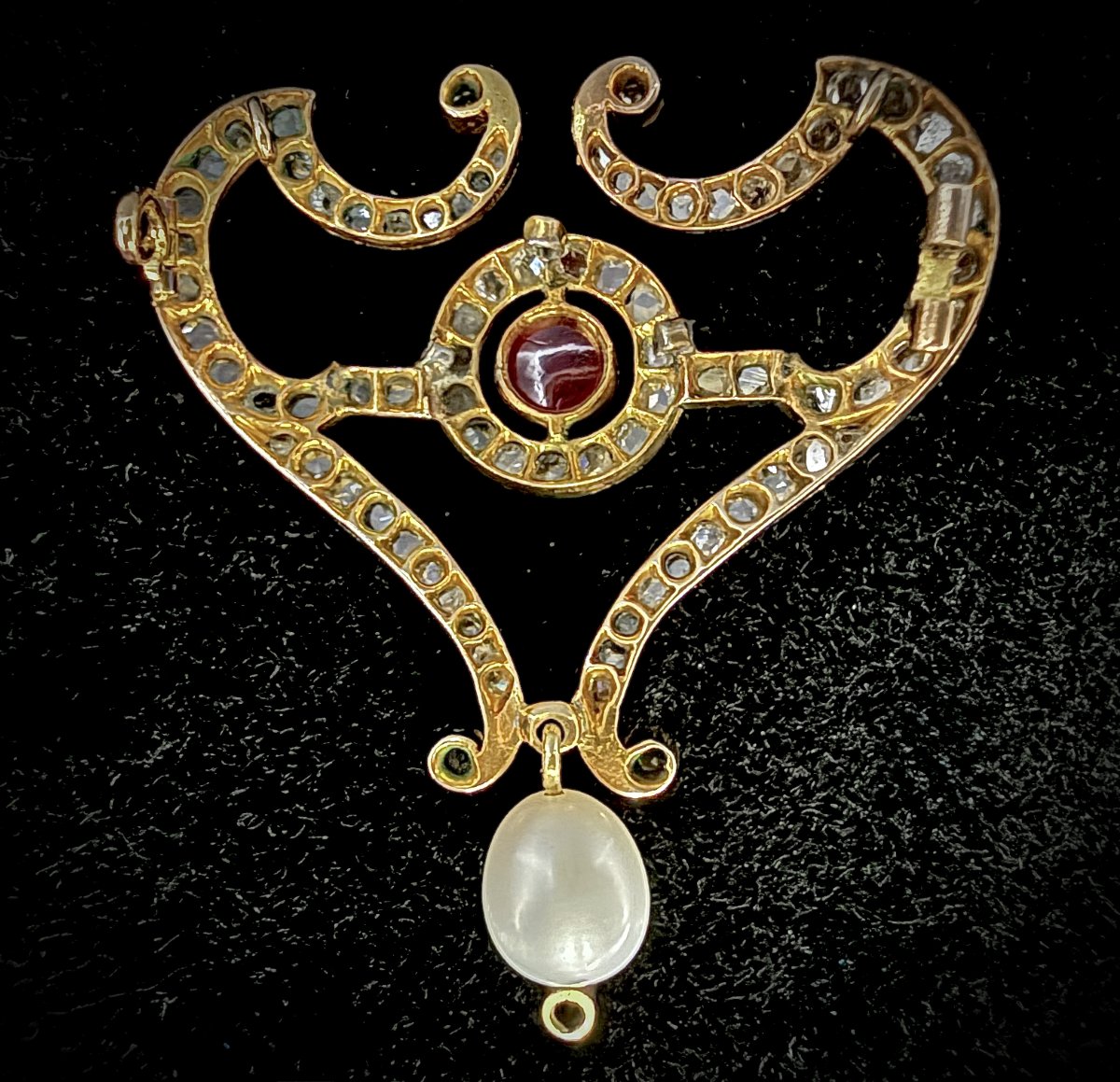 Broche-pendentif trasnformable Art Nouveau, or jaune 18 carats, rubis, perle fine et roses-photo-2