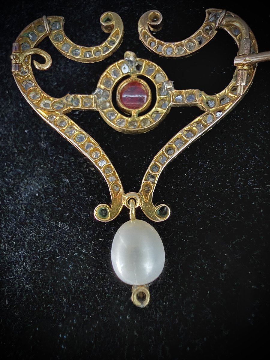 Broche-pendentif trasnformable Art Nouveau, or jaune 18 carats, rubis, perle fine et roses-photo-3