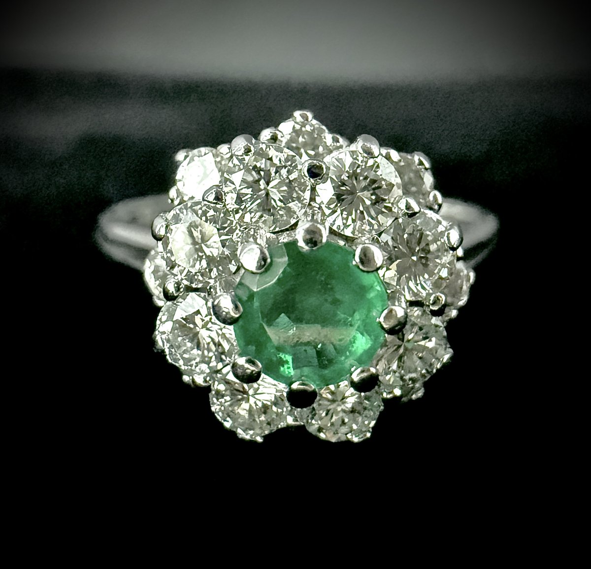 Bague marguerite or blanc 18 carats émeraude et diamants-photo-4