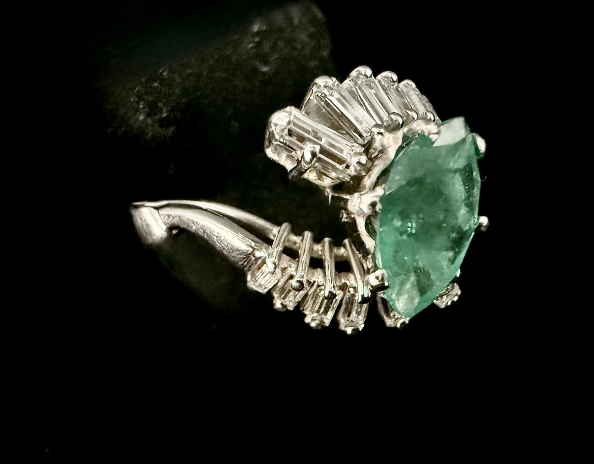 Bague ballerine, or 18 carats, émeraude taille marquise de 1,50 carats et diamants baguette-photo-2