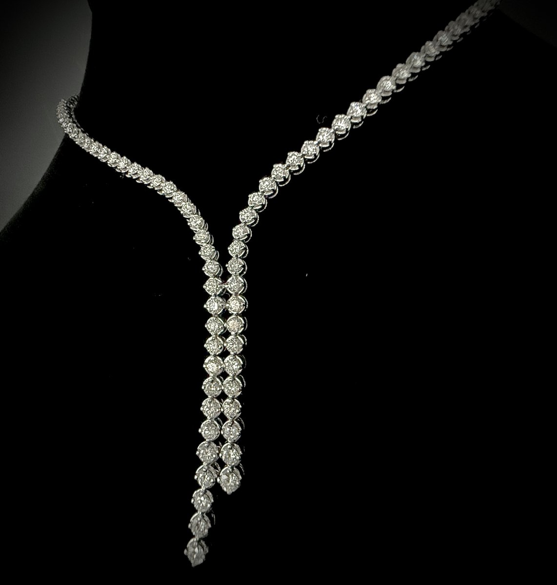 Collier cravate en négligé, or blanc 18K serti de 71 diamants réunissant 4,19 carats - VS/G/H-photo-4