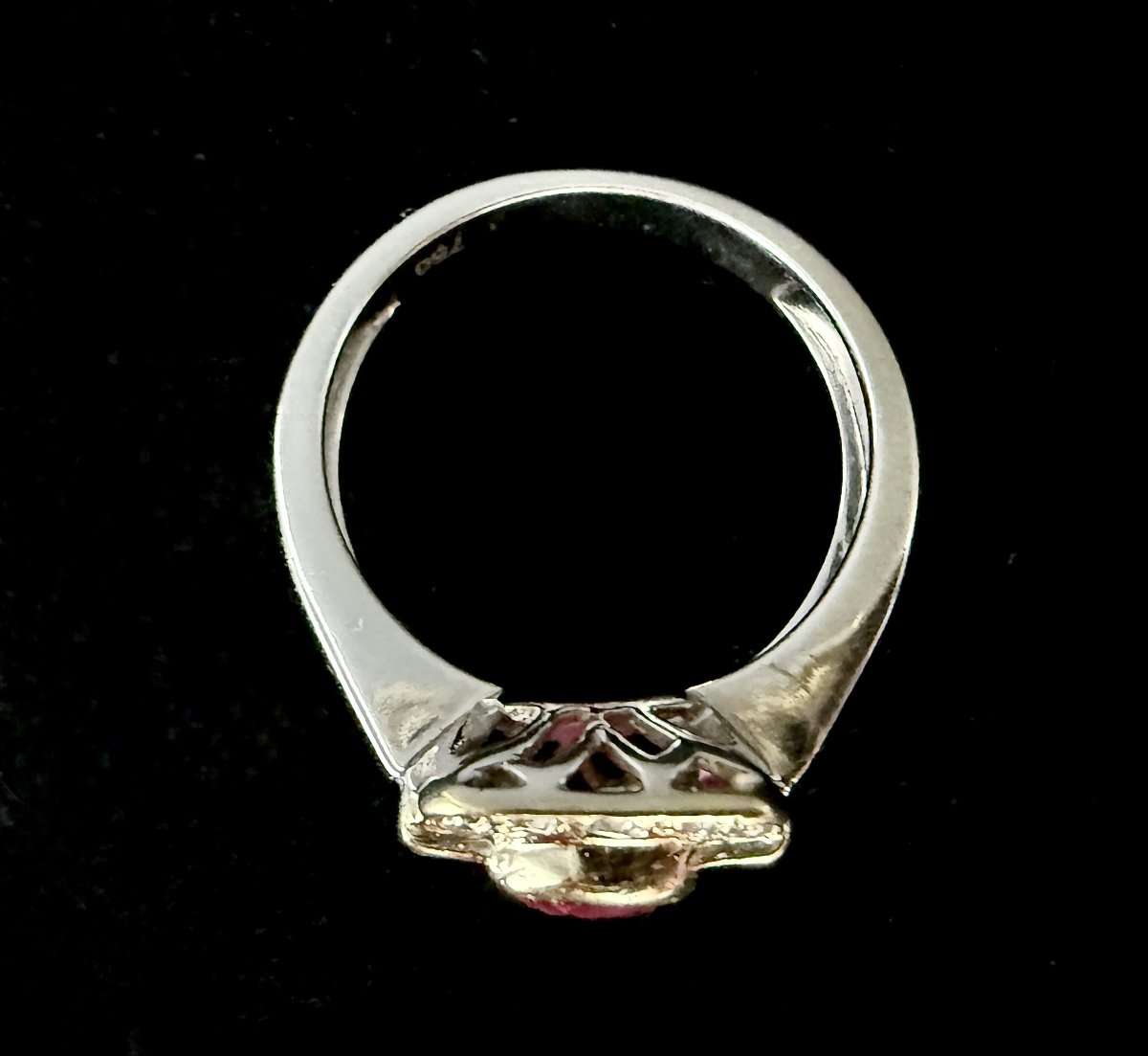 18-karat White Gold Ring With A 1.20-carat Burmese Ruby And Diamonds — Algt Certificate-photo-4
