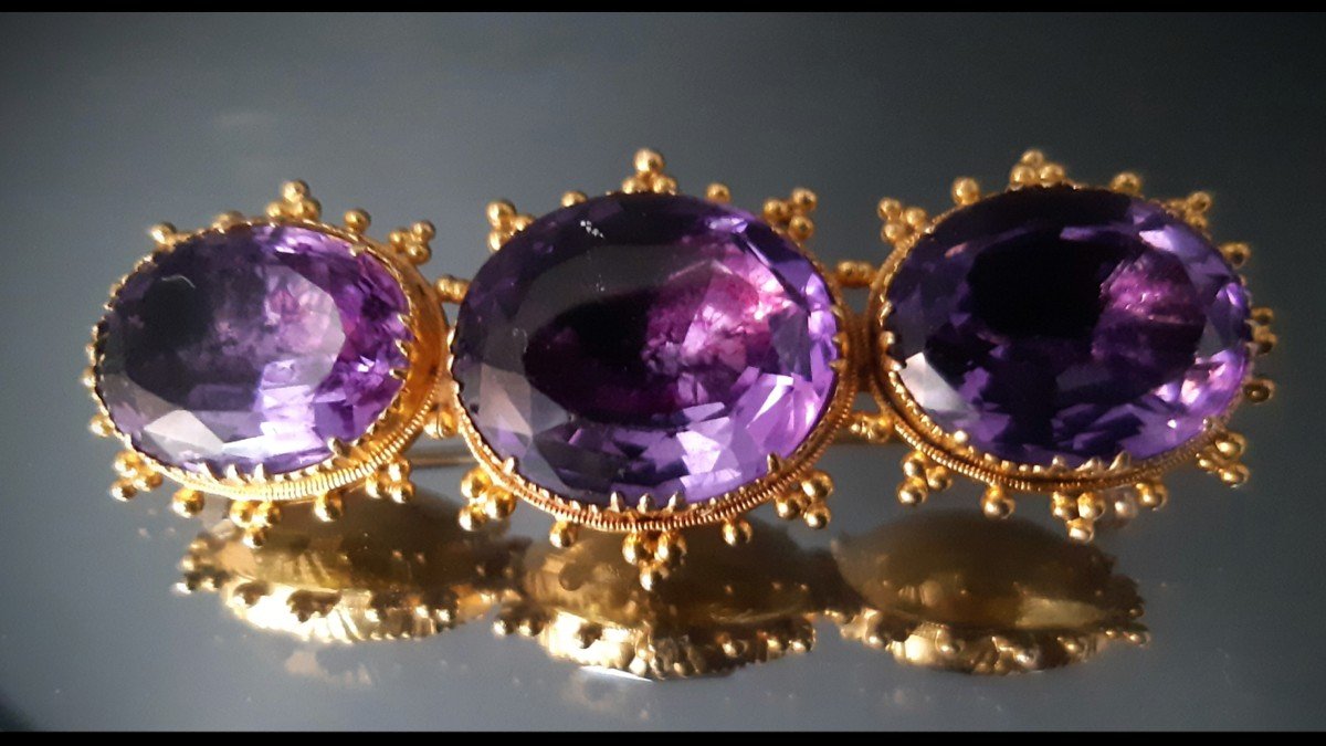 18k Gold Brooch With Amethysts
