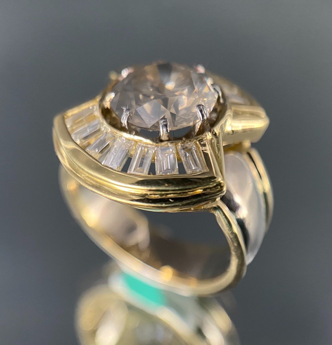 18k Gold Ring With Brilliant Cut Diamond Of 2.50 Carats And 14 Baguettes-photo-1