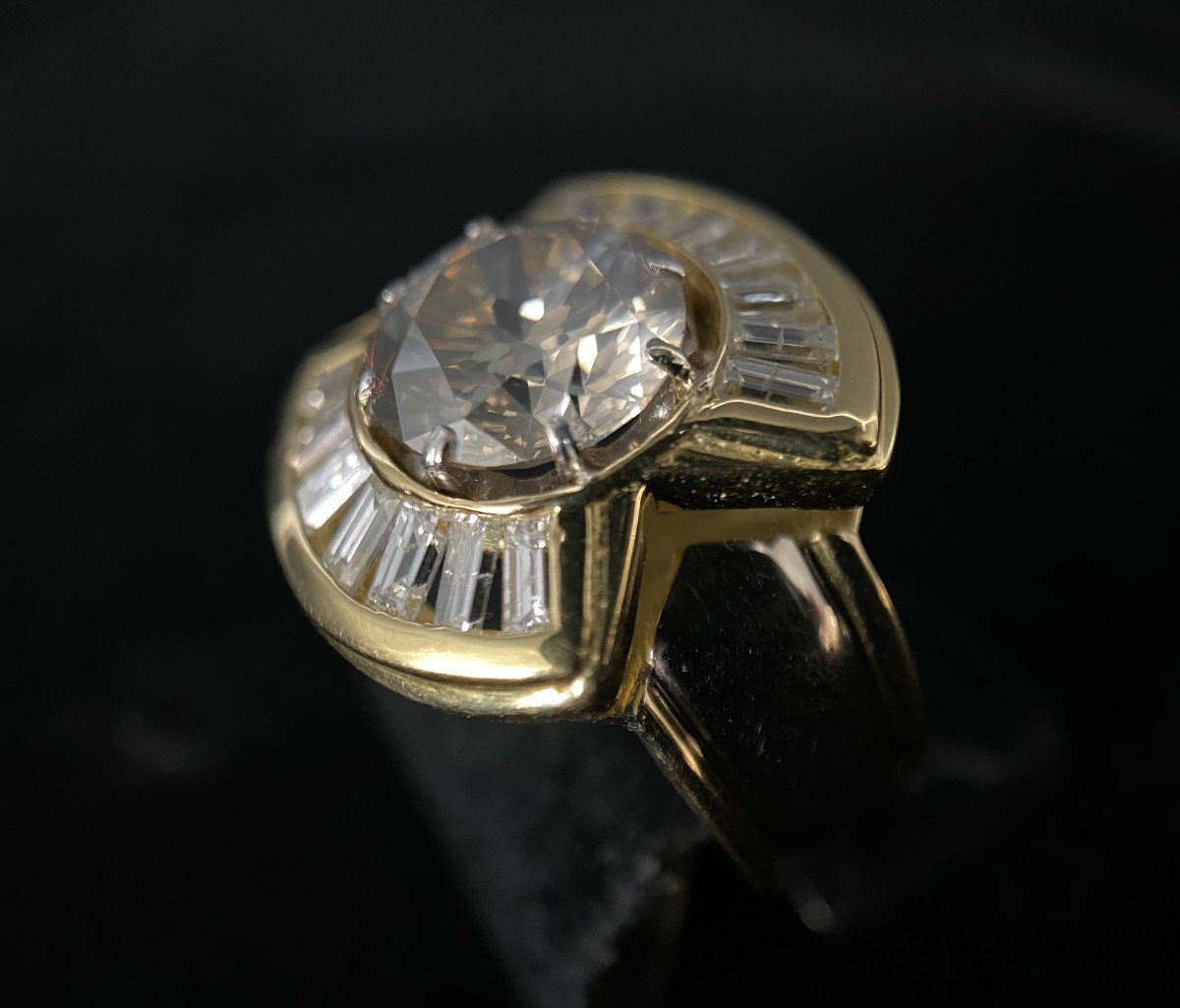 Bague En Or 18 Carats Avec Diamant Taille Brillant De 2,50 Carats Et 14 Baguettes-photo-5