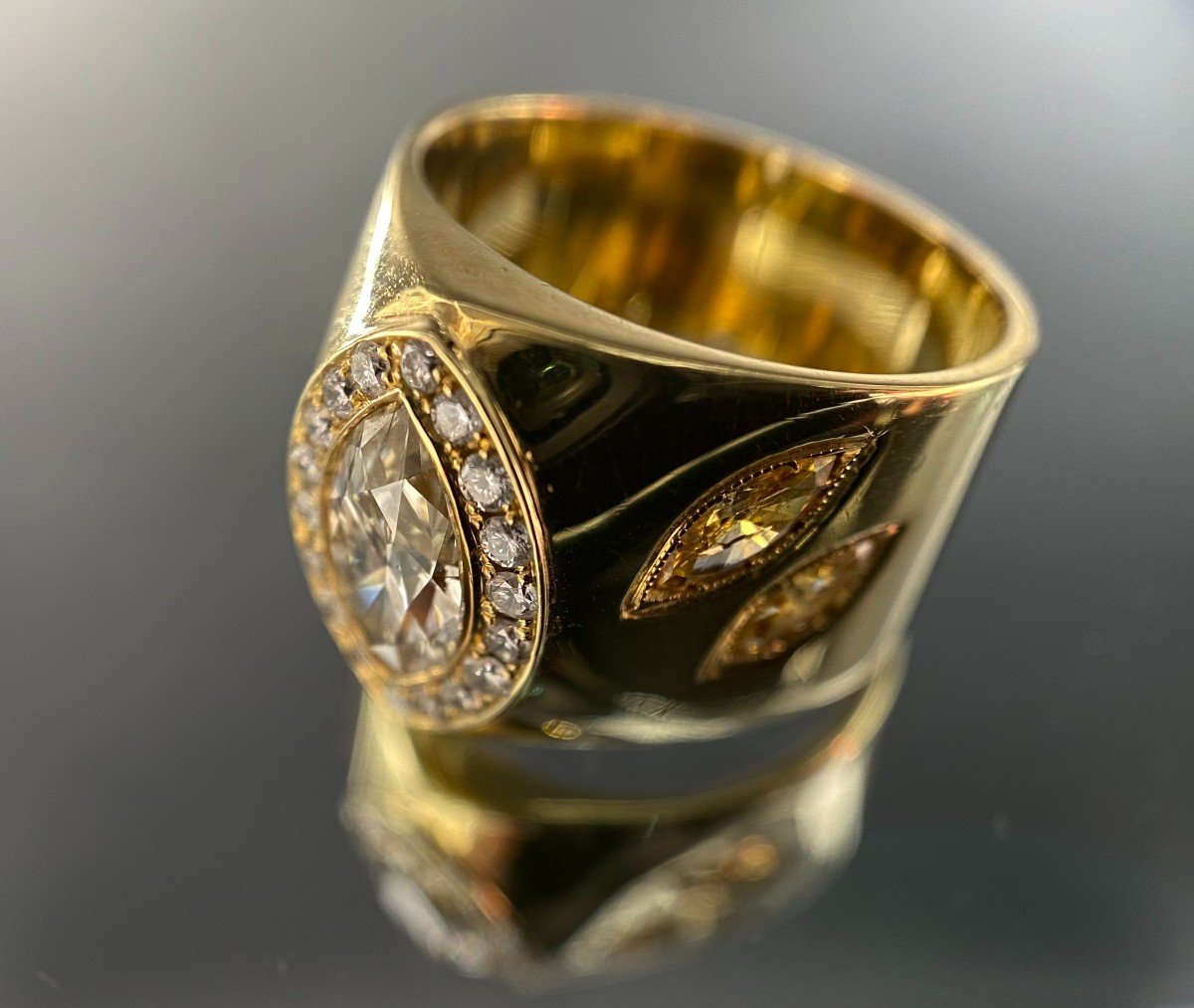 18k Yellow Gold Ring With Marquise Cut Diamond Of 1.50 Carats (si - G / H)-photo-4