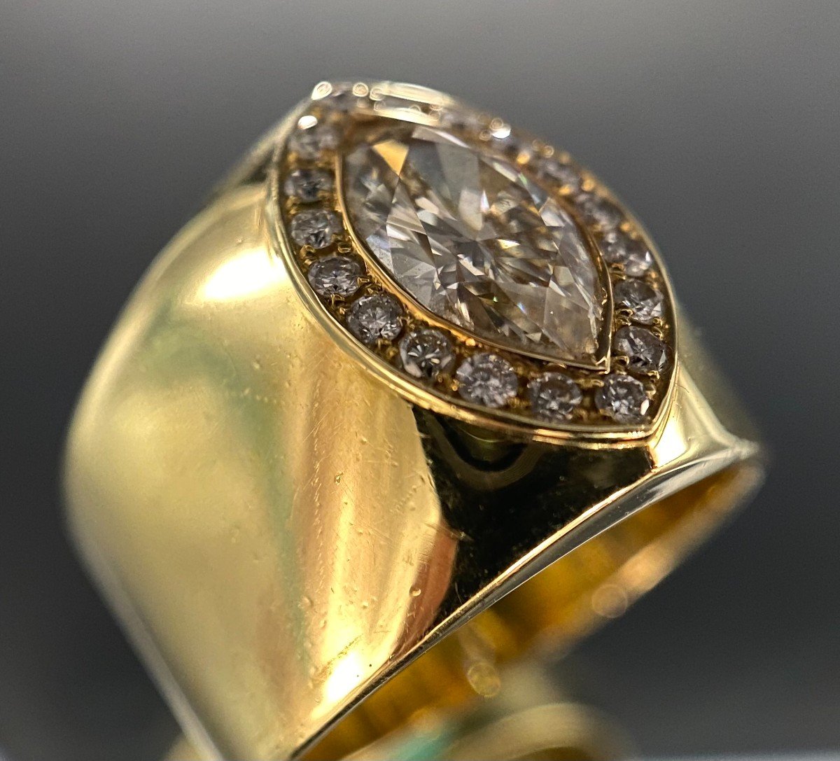 18k Yellow Gold Ring With Marquise Cut Diamond Of 1.50 Carats (si - G / H)