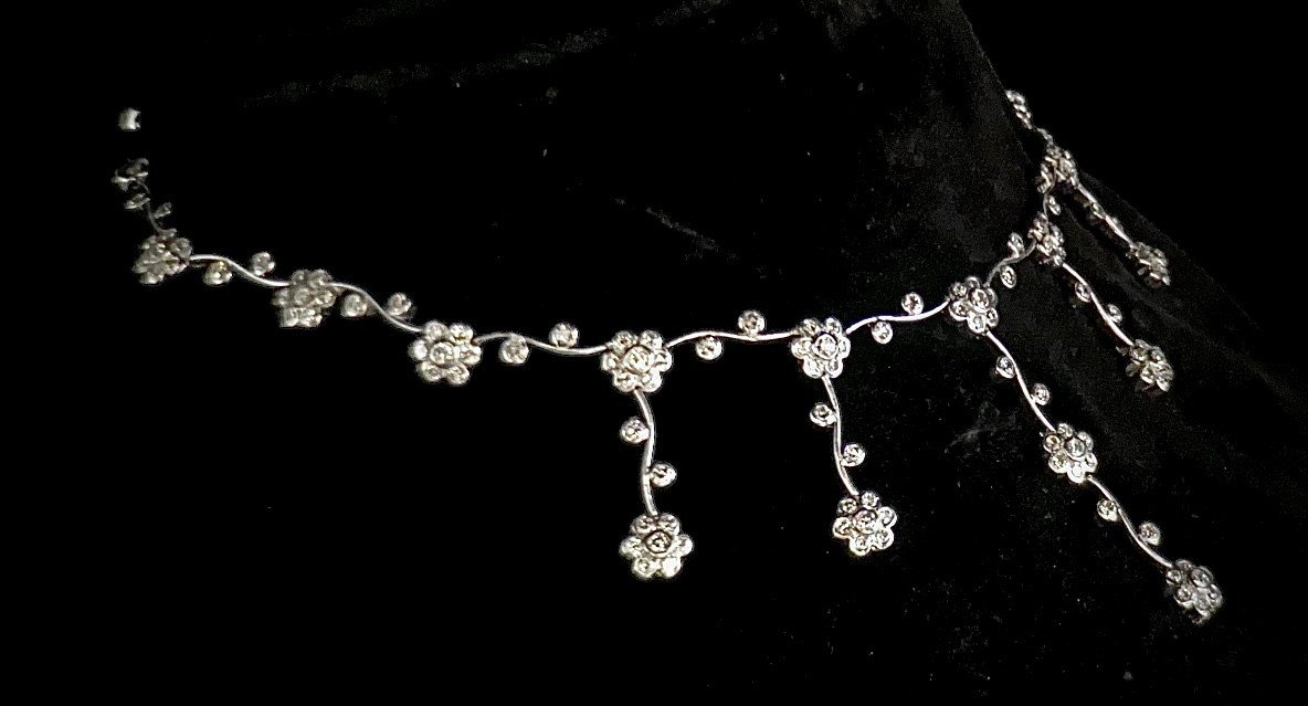 18k White Gold Necklace Adorned With 27 Flowers Totaling 9.84 Carats-photo-3