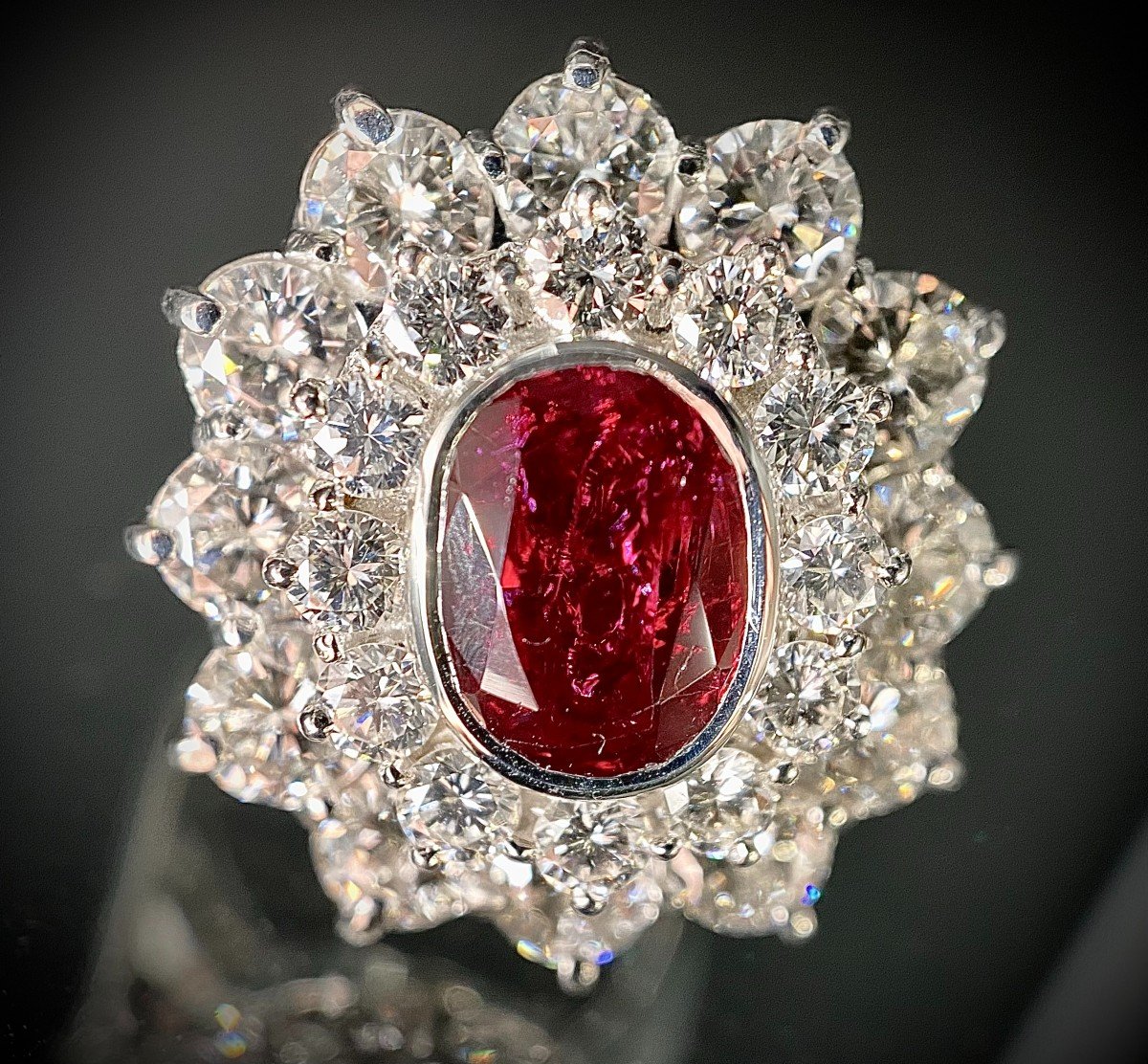 Bague Or Blanc 18k Sertie d'Un Rubis De 2 Carats Et 4,56 Carats De Brillants-photo-2