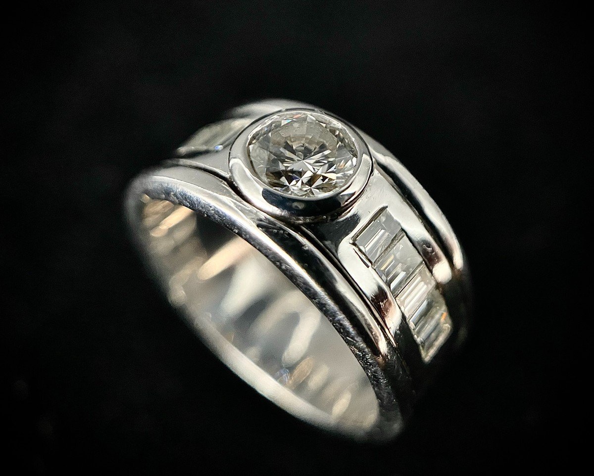 18k White Gold Ring Set With A 0.50 Carat Diamond And 10 Baguettes