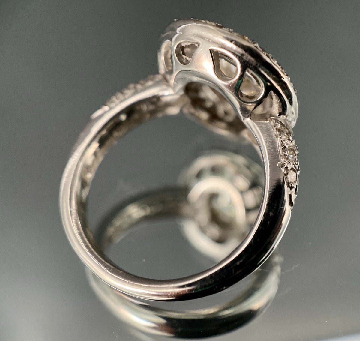 18k White Gold Ring Set With A 1.20 Carat Oval Diamond Surrounded By Brilliants-photo-4