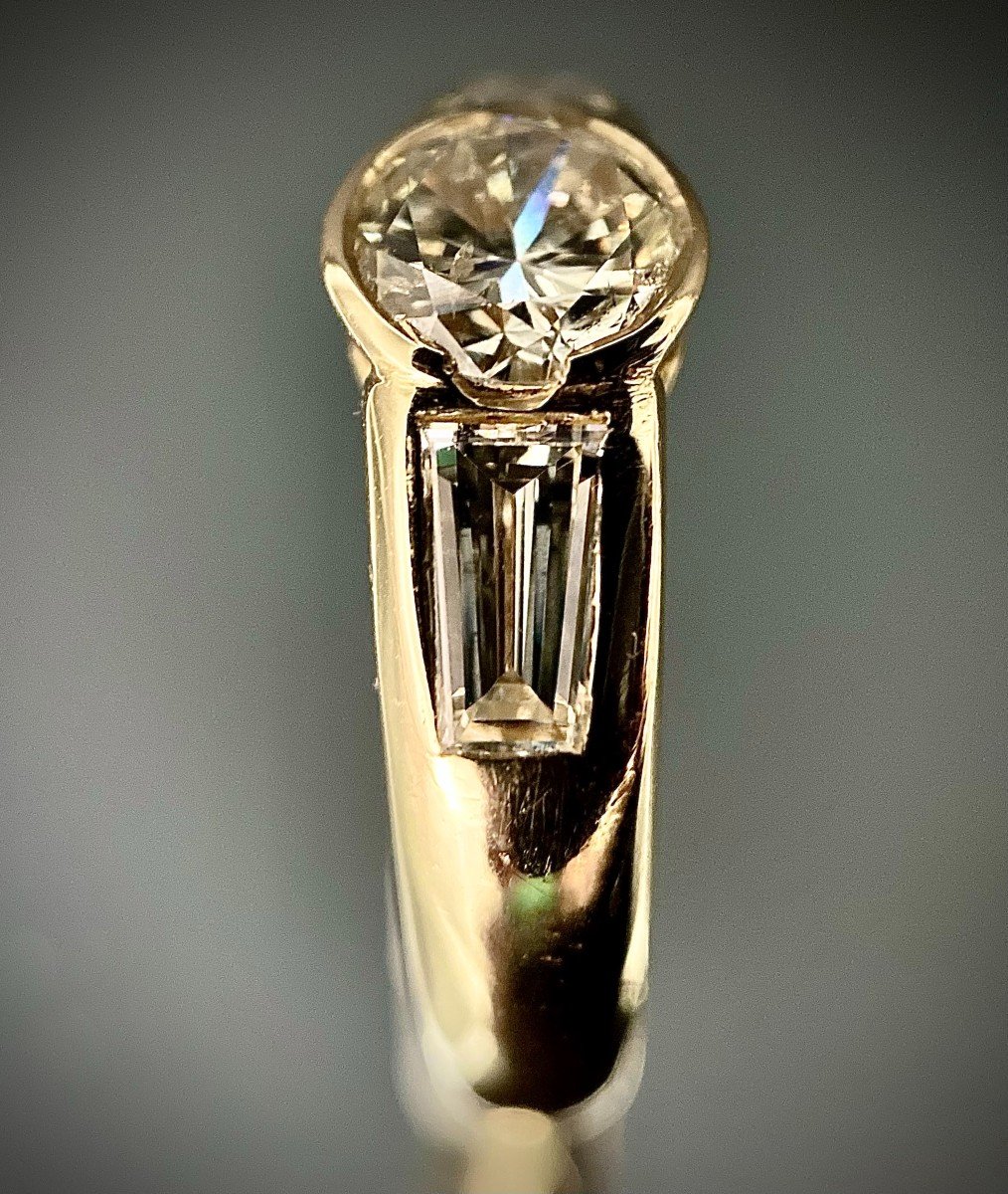 18k Yellow Gold Ring With 1 Diamond Of 0.55 Carat And 2 Baguettes 0.50 Carat-photo-1