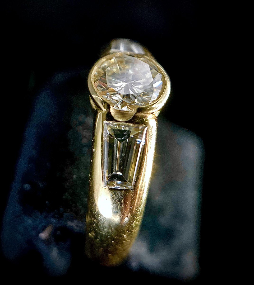 18k Yellow Gold Ring With 1 Diamond Of 0.55 Carat And 2 Baguettes 0.50 Carat-photo-4