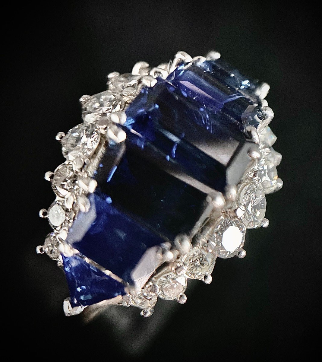 Platinum Ring Adorned With 7 Sapphires Totaling 5 Carats And 1.50 Carats Of Diamonds-photo-1
