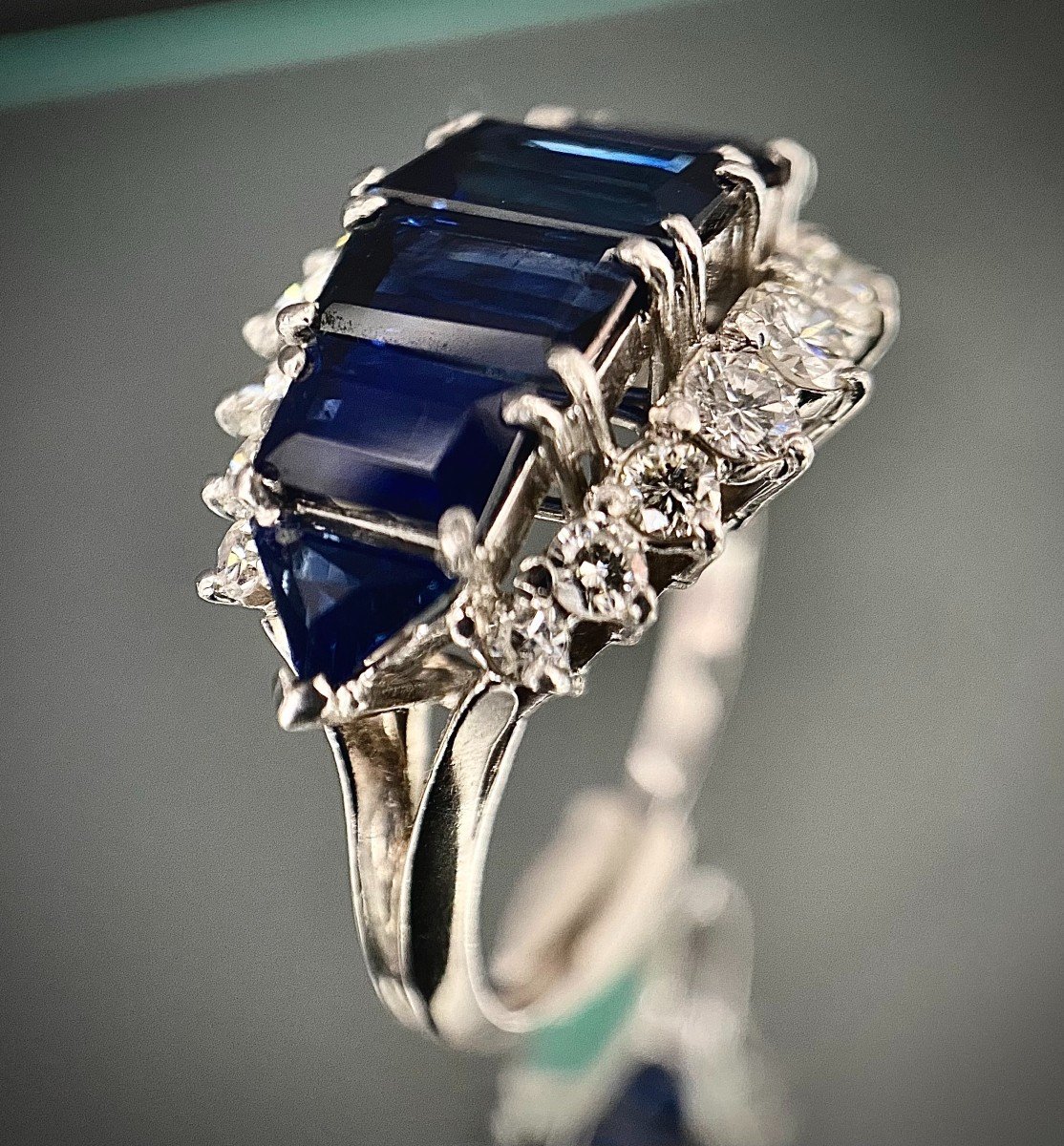 Platinum Ring Adorned With 7 Sapphires Totaling 5 Carats And 1.50 Carats Of Diamonds-photo-5