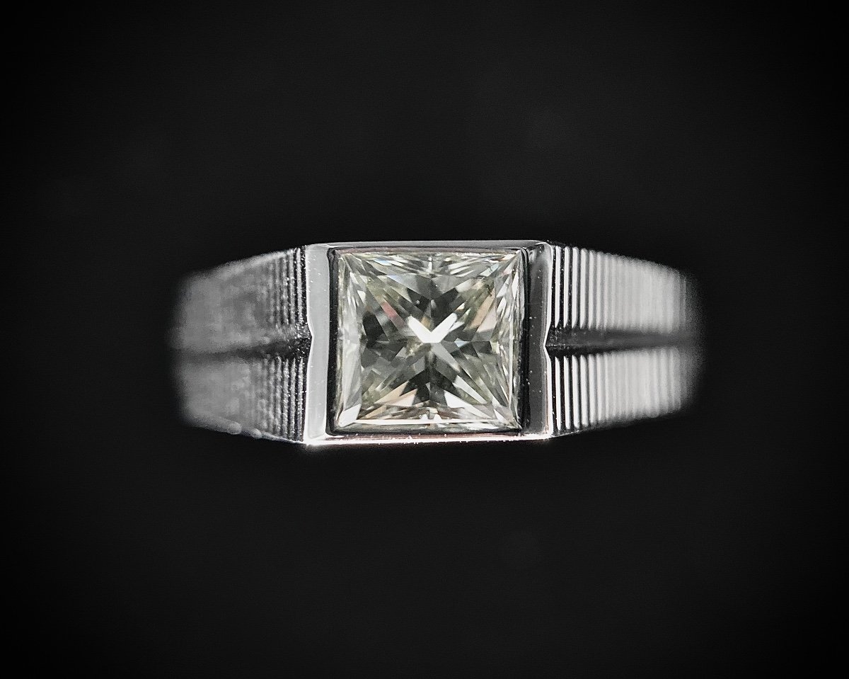 Ring Set With A 0.90 Carat Princess Cut Diamond (si-i/j)-photo-3