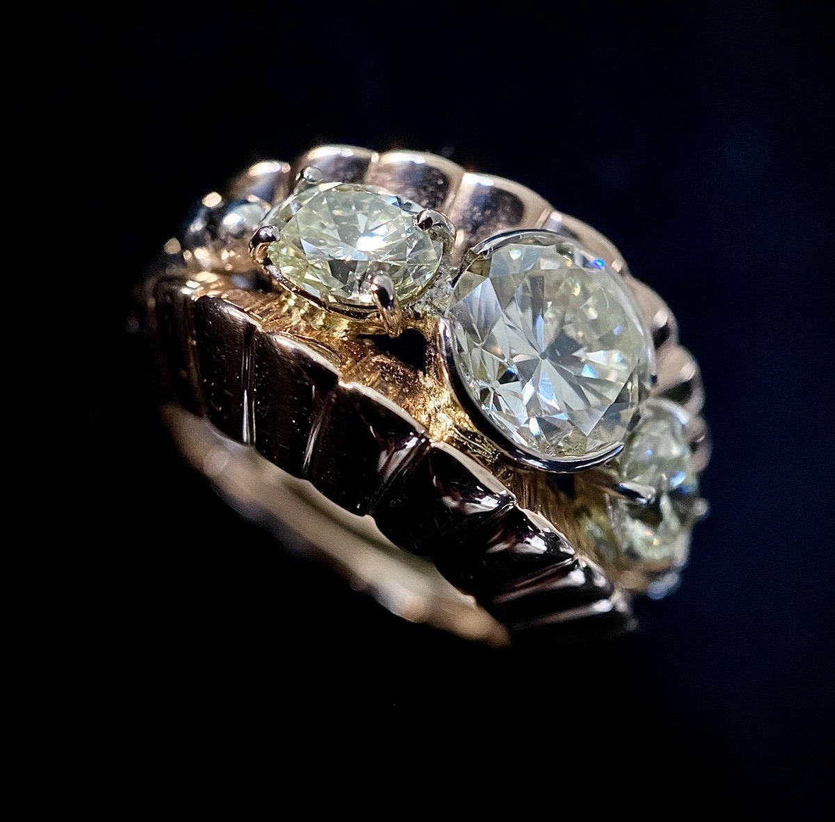 Ring Set With A Central Brilliant Of 1.40 Carats (si-i/j) + 2 Oval Cut Diamonds 1 Carat