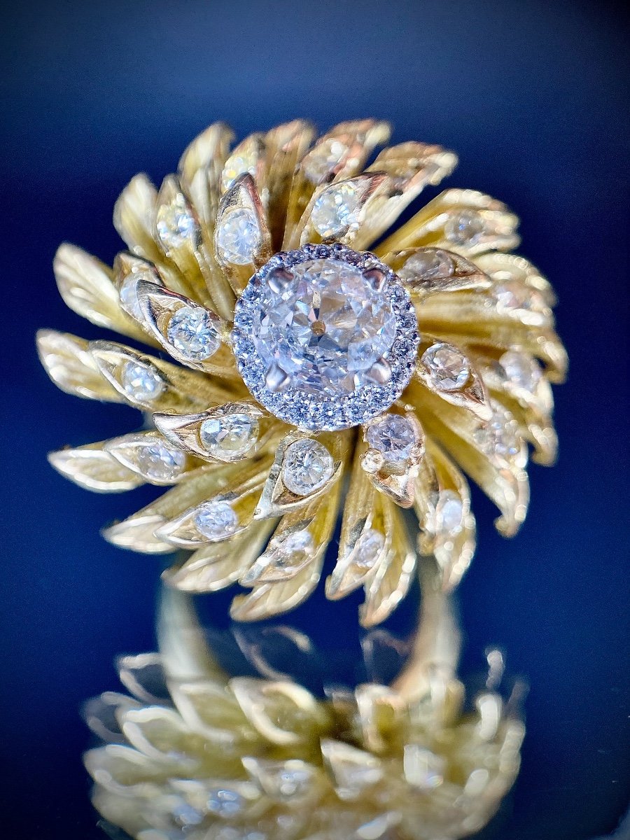 Flower Ring Set With A Central Brilliant Of 0.95 Carats (si-i/j)-photo-2