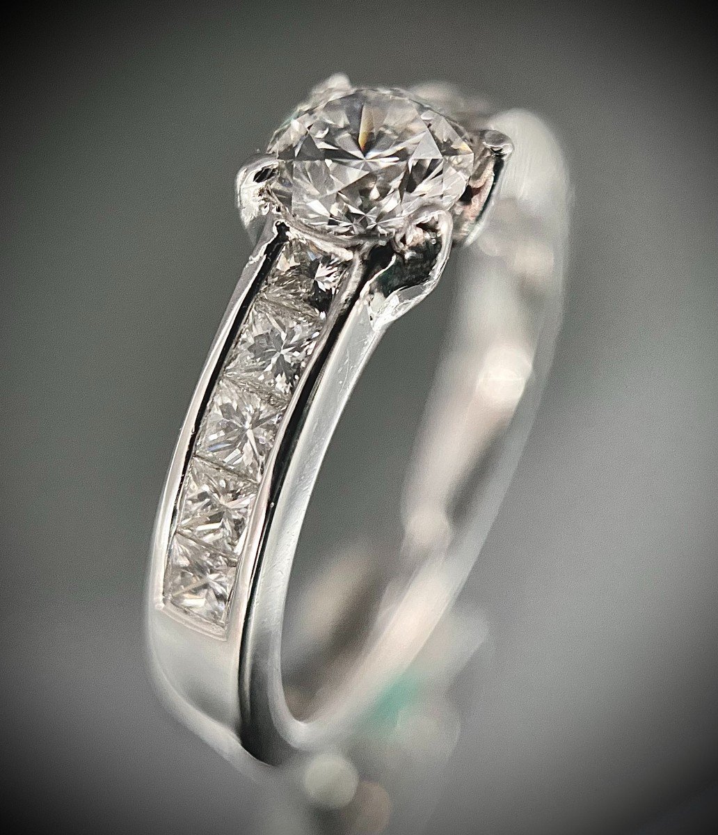 Bague En Platine Sertie d'Un Brillant De 0,50 Carat Et 1 carat de Diamants Taille Princesse-photo-2