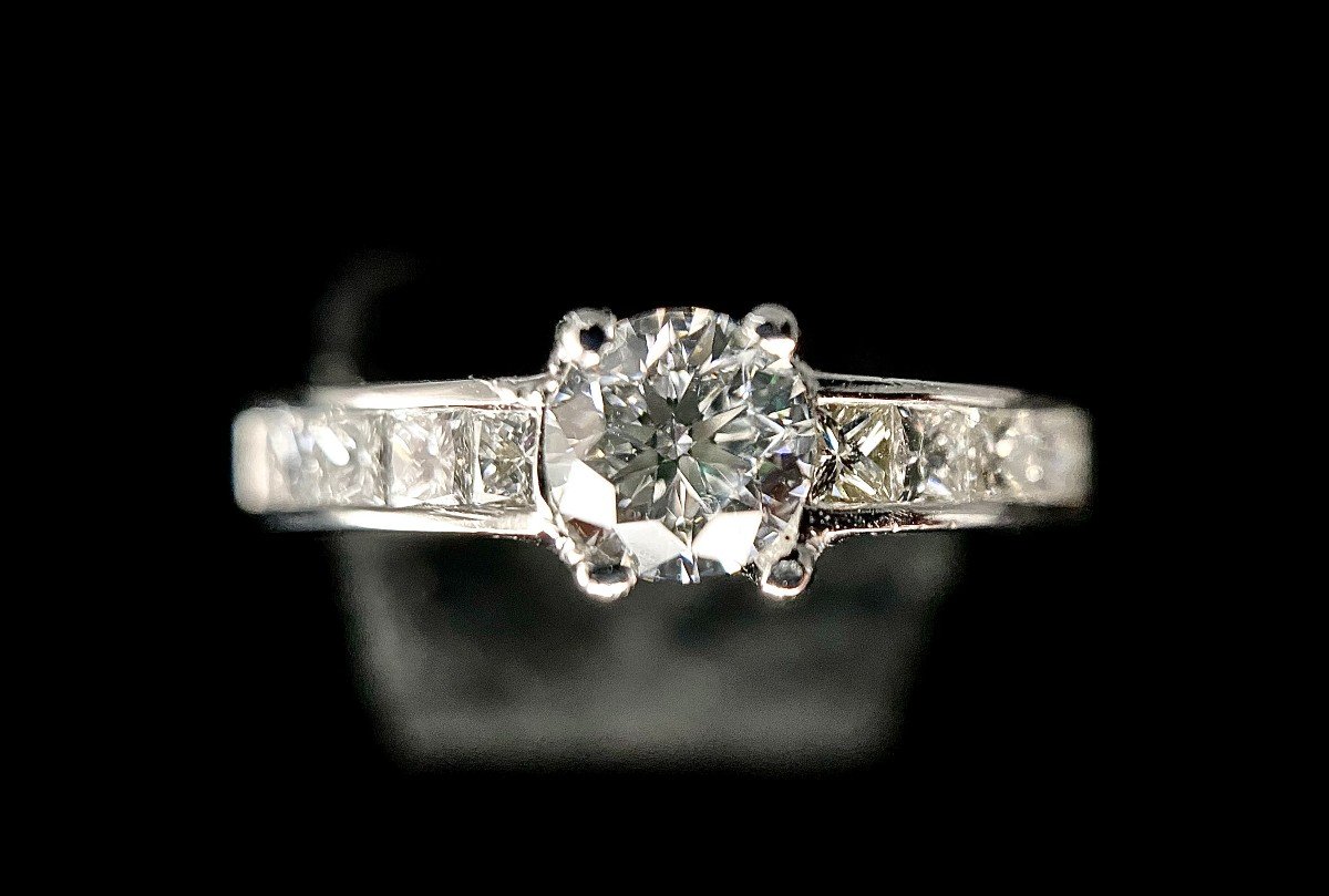 Platinum Ring Set With A 0.50 Carat Brilliant And 10 Princess Cut Diamonds-photo-4