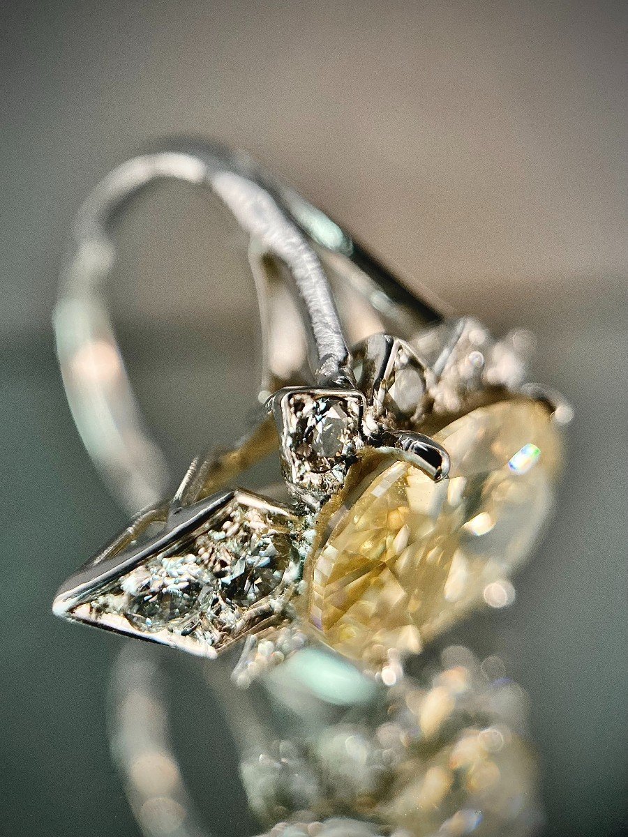 18k White Gold Ring Set With A 5.50 Carat Si-yellow Oval Cut Diamond-photo-3