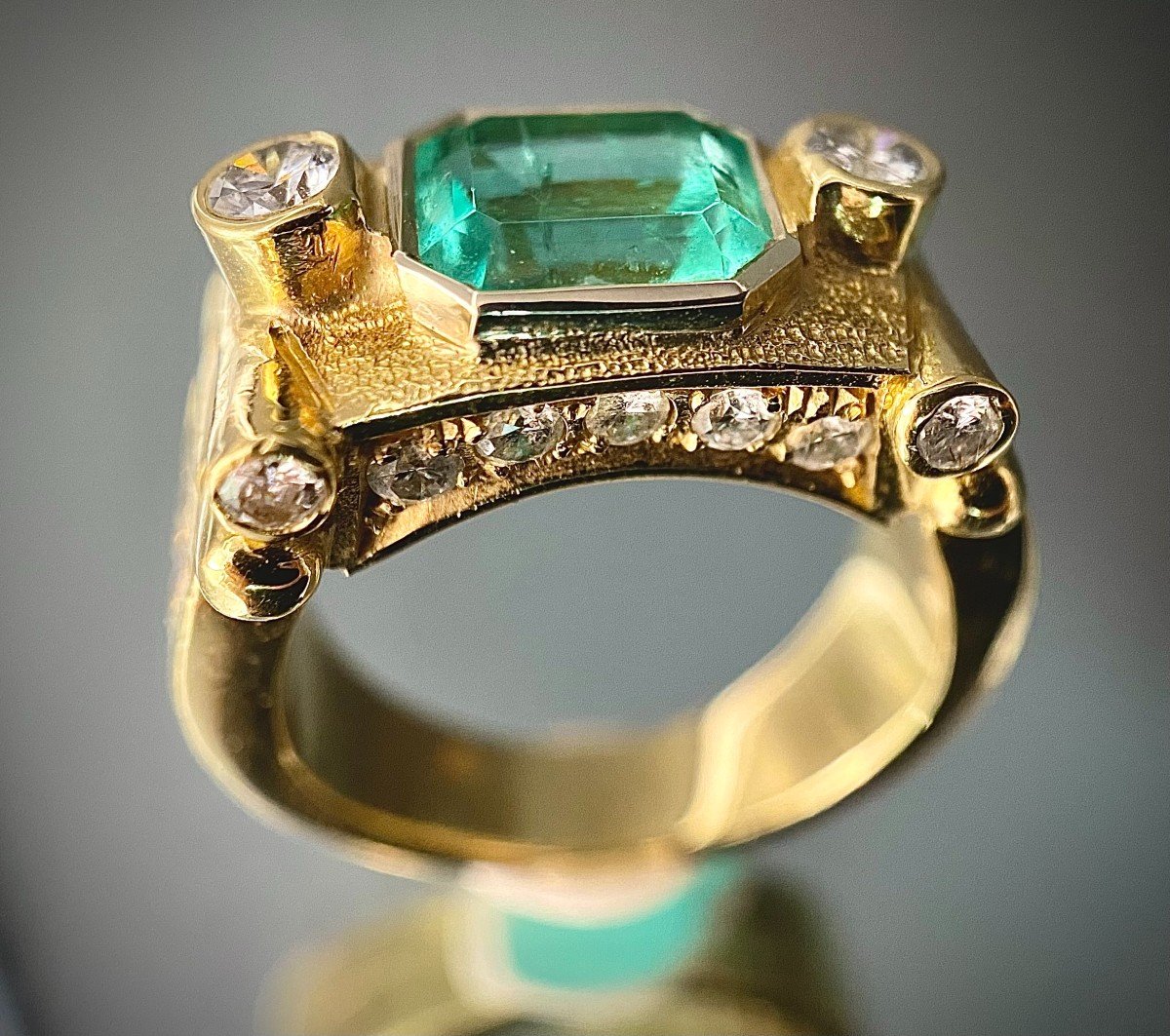 Bague Or Jaune 18k Sertie d'Une émeraude De 2 Carats Et 1,50 De Brillants-photo-3