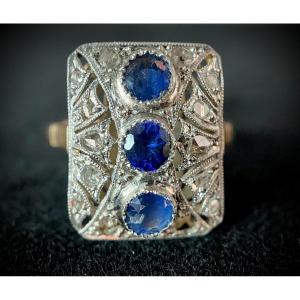 Yellow Gold And Platinum Art Deco Ring Set With 3 Sapphires Of 0.25 Carat Each And Diamond Roses