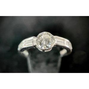 Bague En Or Blanc 18k Sertie d'Un Brillant De 1 Carat Si-g/h Entouré De 2 Carats De Baguettes